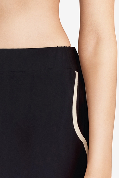 NW ON. SHORT BLACK 4