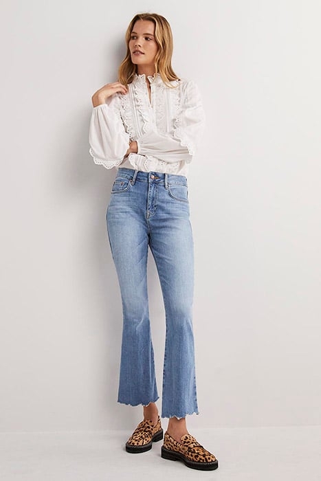 FITTED CROPPED FLARE JEANS DEN 3