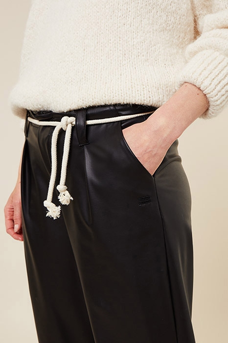 CHINO VEGAN LEATHER BLACK 5