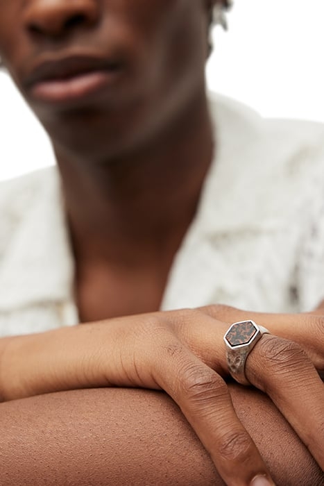 HELI STONE HEX RING MAHOGNY 2