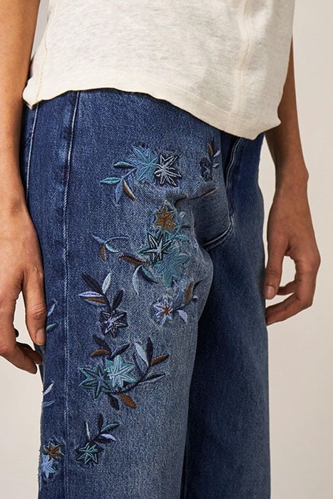 EMBROIDERED BOYFRIEND JEAN MID DENIM 4