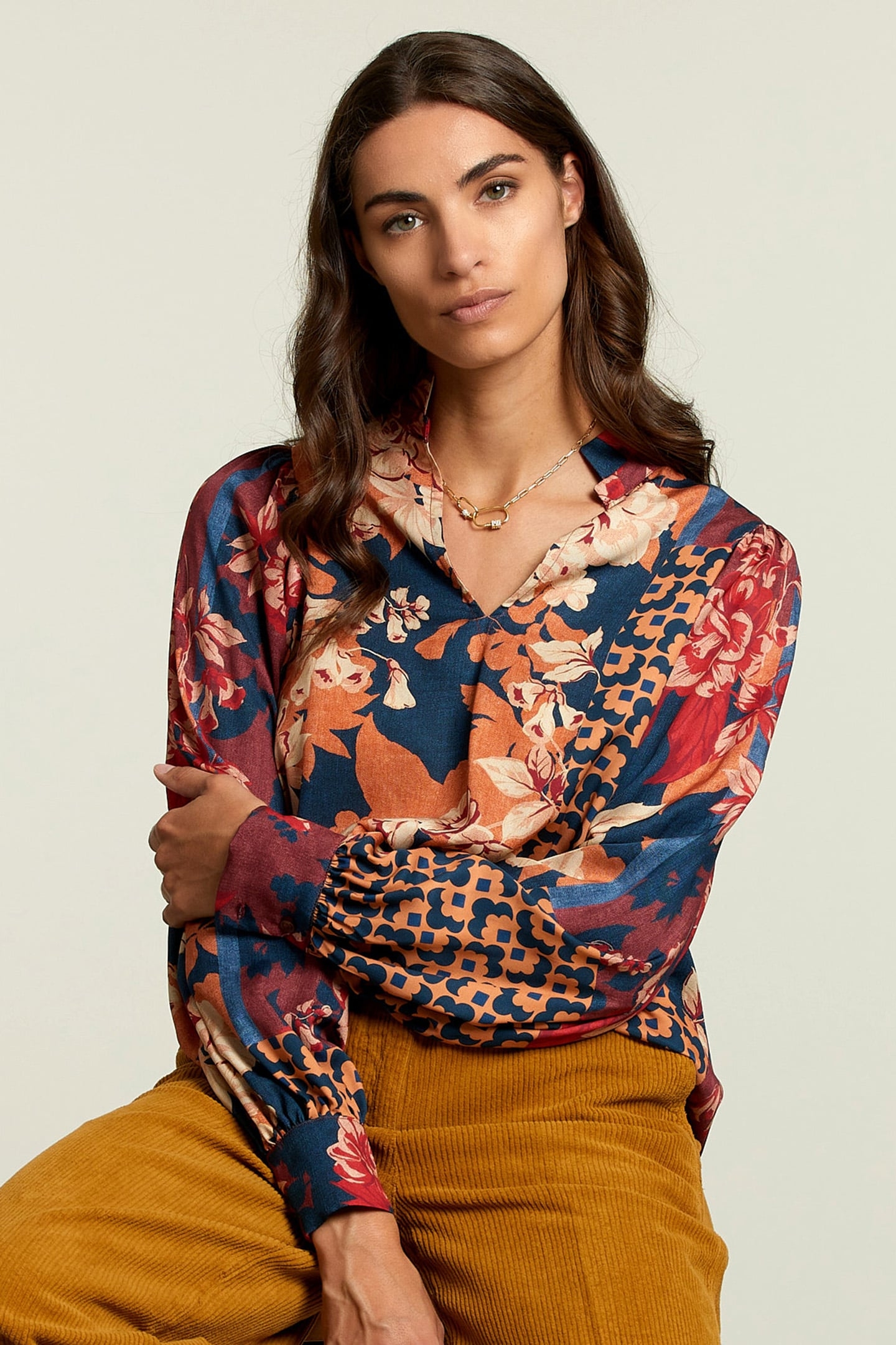 MULTI FANTASY V-NECK BLOUSE 1
