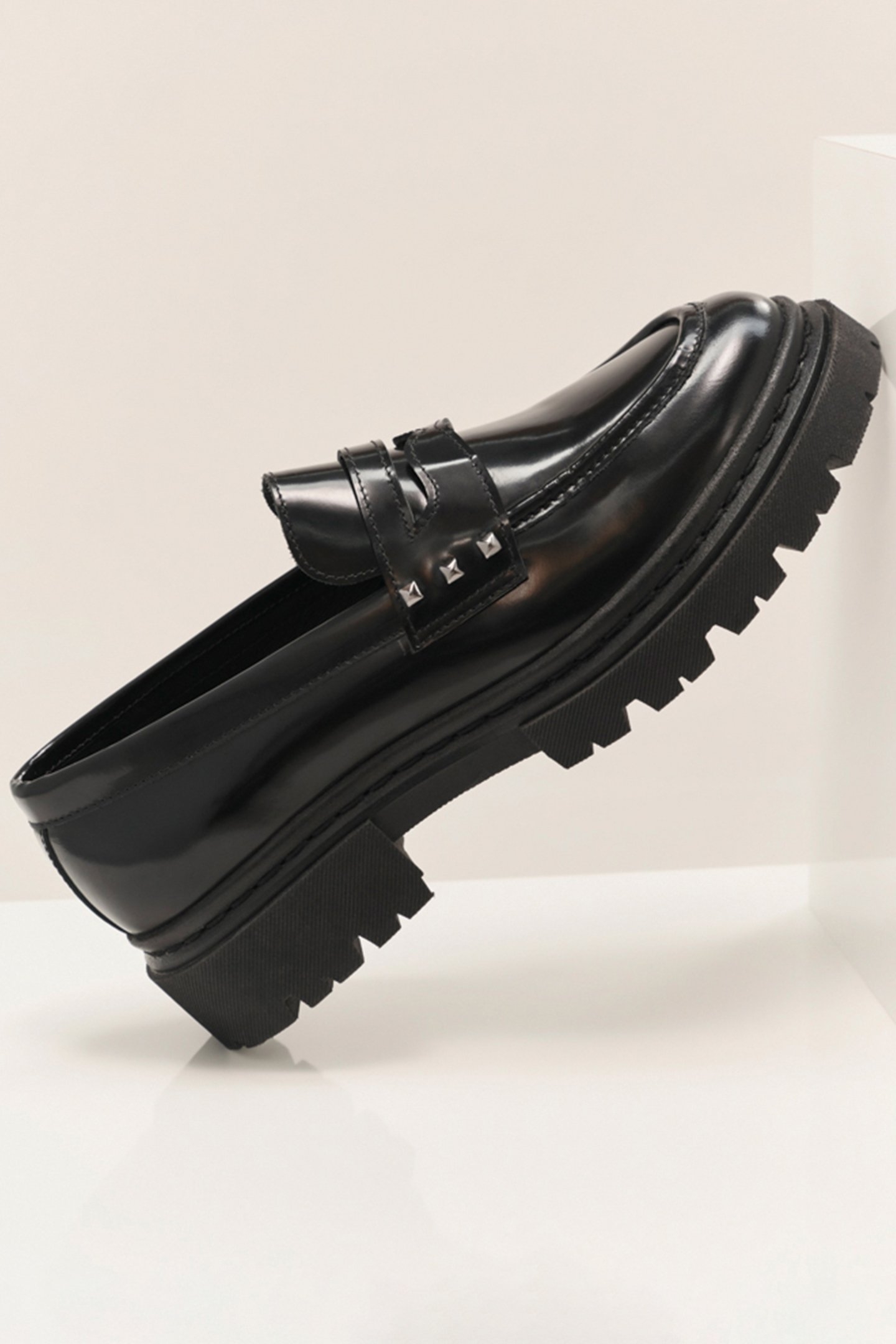 O.MAYA - BLACK NOTCHED LOAFERS IN GLACÉ LEATHER 1