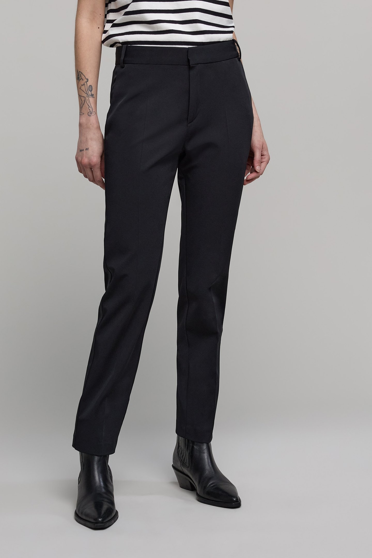 BLACK STRAIGHT-LEG PANTS 1
