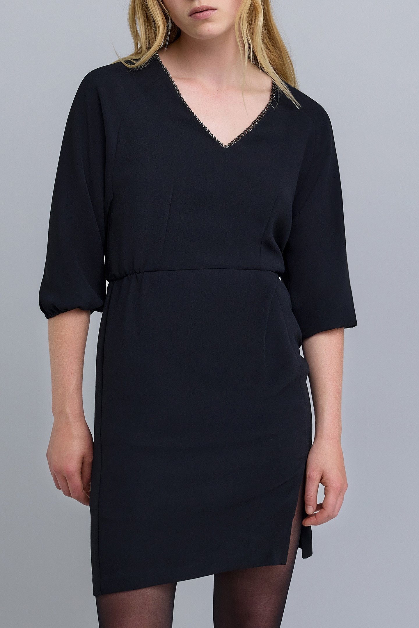 BLACK V-NECK CHAIN DRESS 1