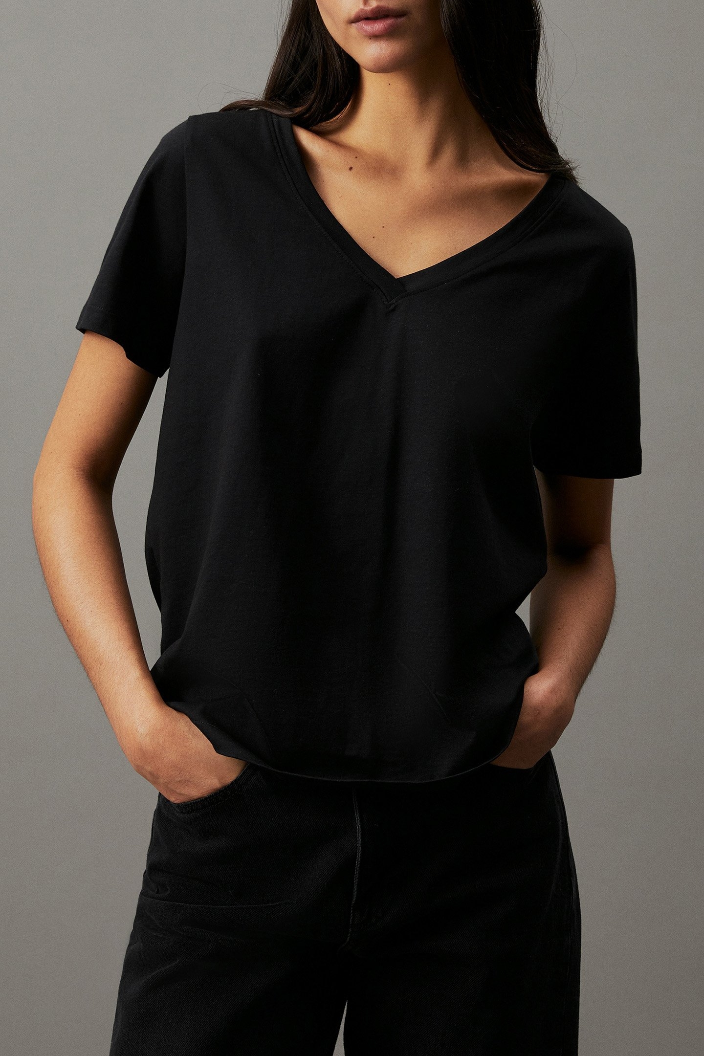 CALVIN KLEIN STANDARD FIT V-NECK T-SHIRT - BLACK 1