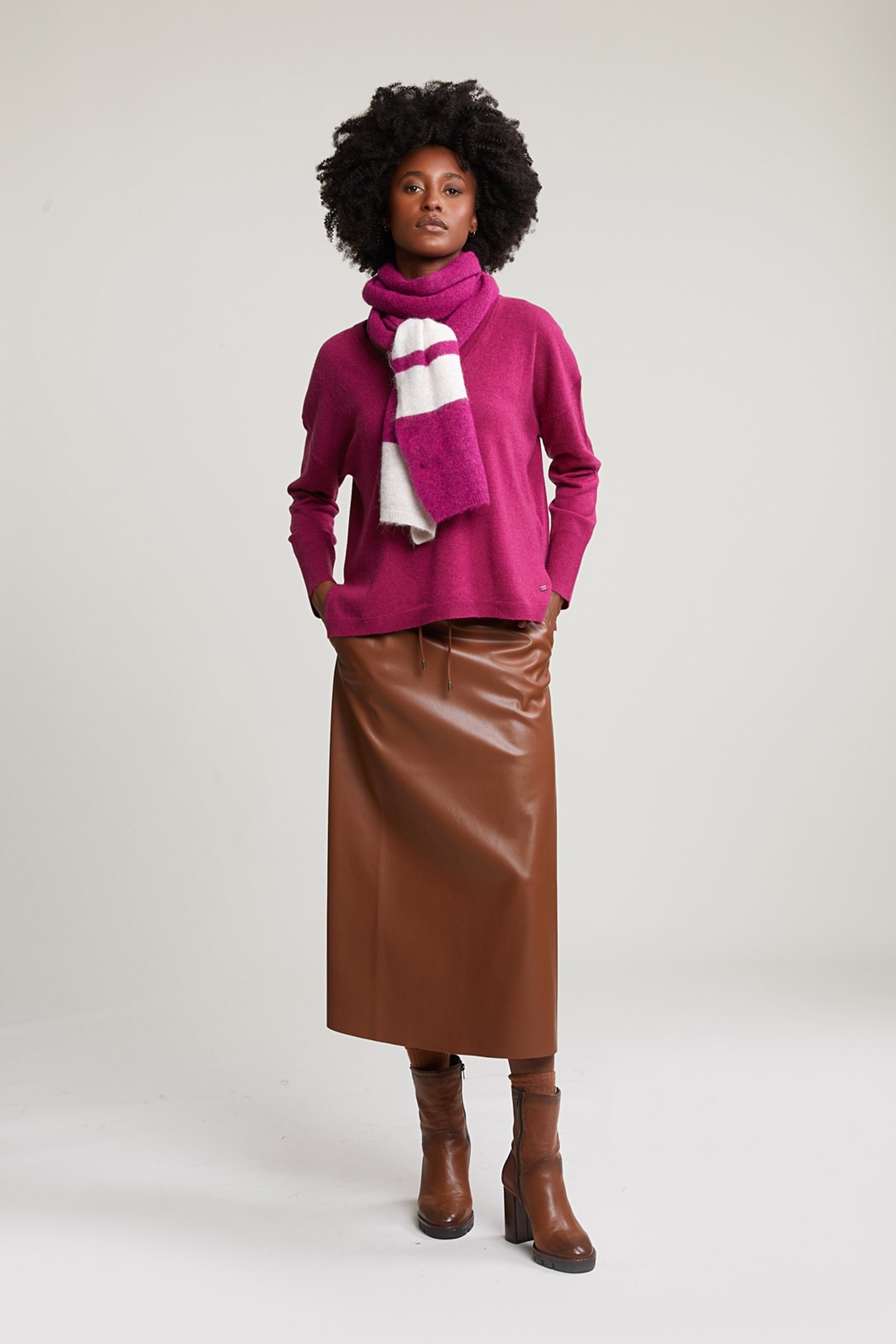 MAGENTA BASIC V-NECK SWEATER LONG SLEEVES 3