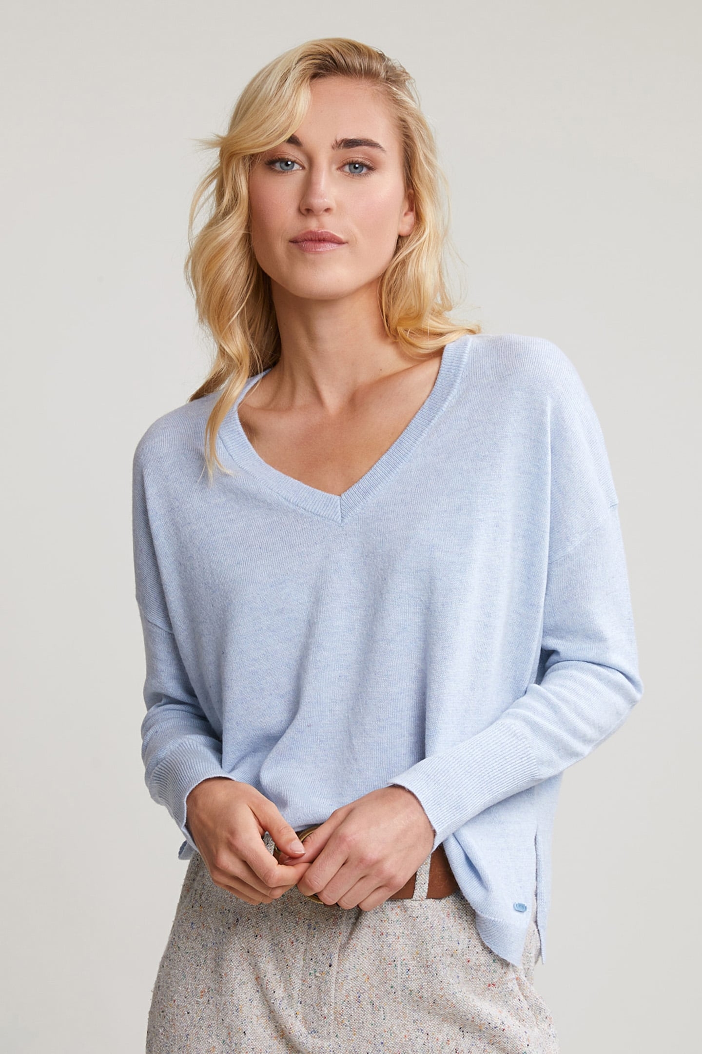 LIGHT BLUE BASIC V-NECK SWEATER LONG SLEEVES 1