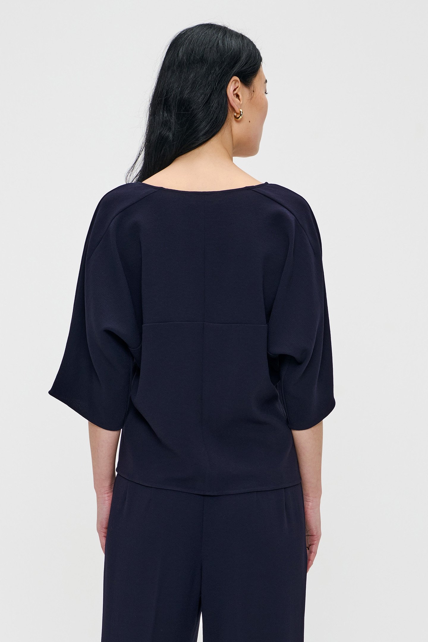 FLOWY V-NECK TOP MIDNIGHT BLUE 2