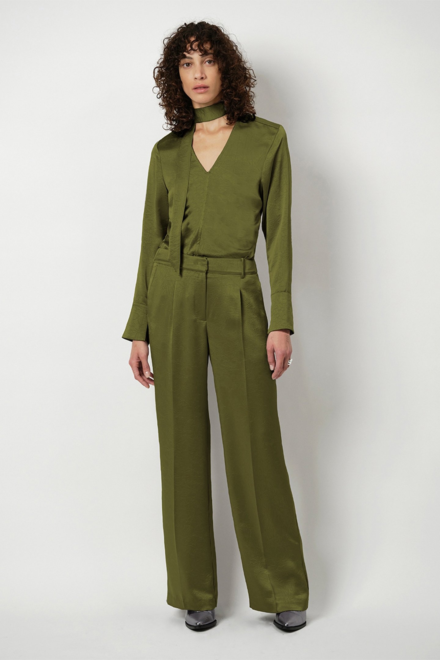 NIYRA CREASED V-NECK TOP FERN GREEN 1