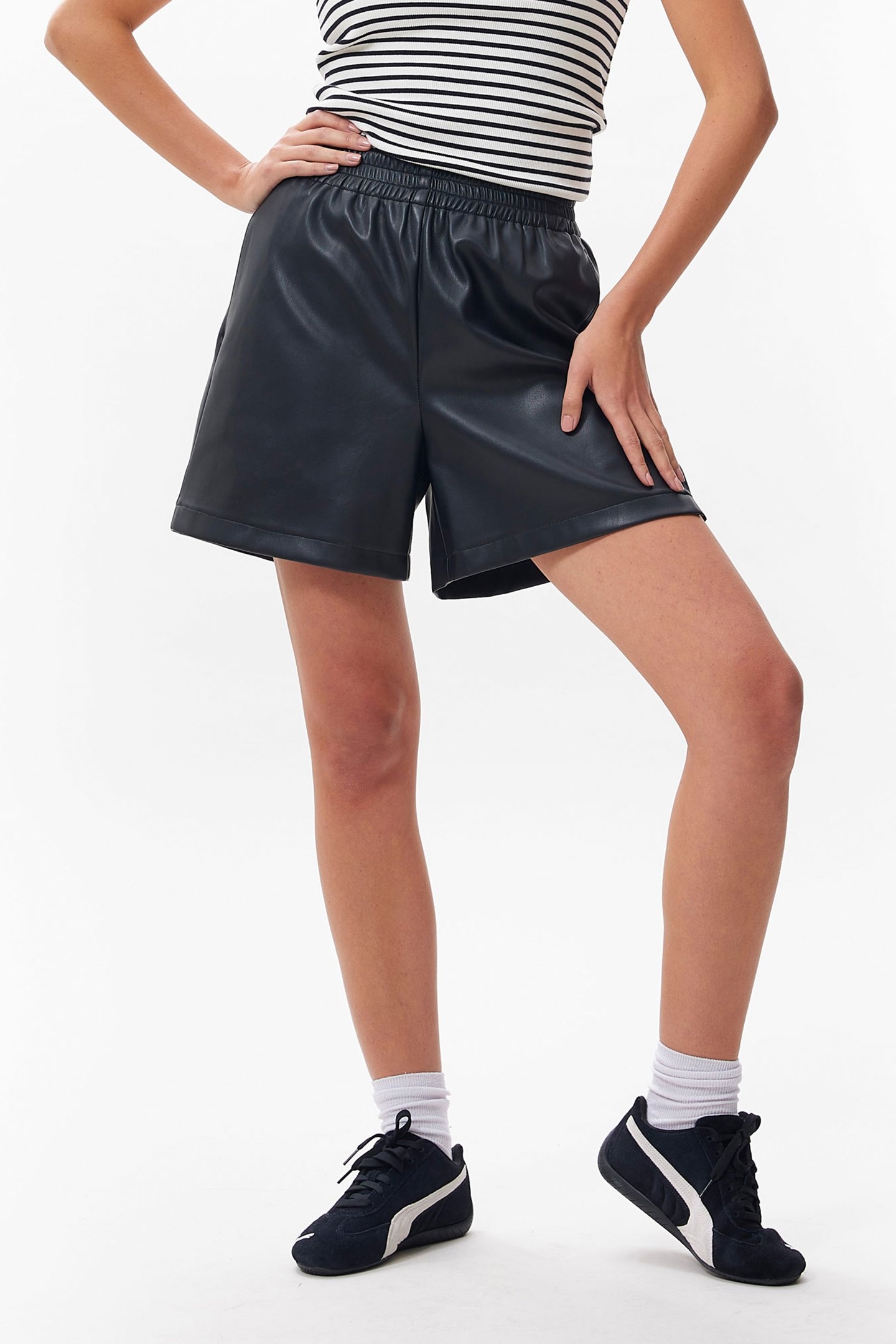 VEGAN LEATHER SHORTS BLACK 1