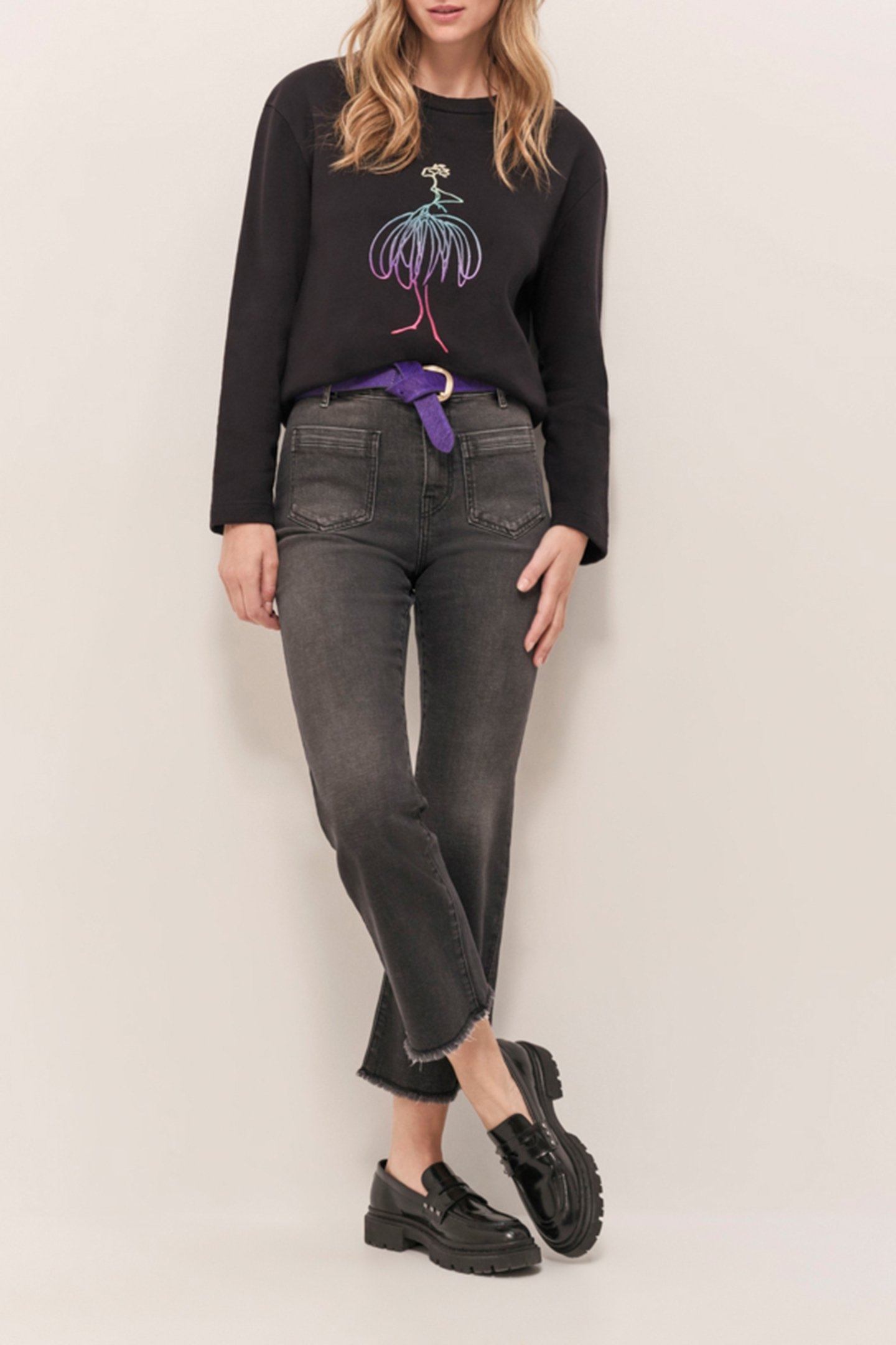 MAMOUR - BLACK FLEECE SWEATSHIRT WITH EMBROIDERED DANCER DES 3