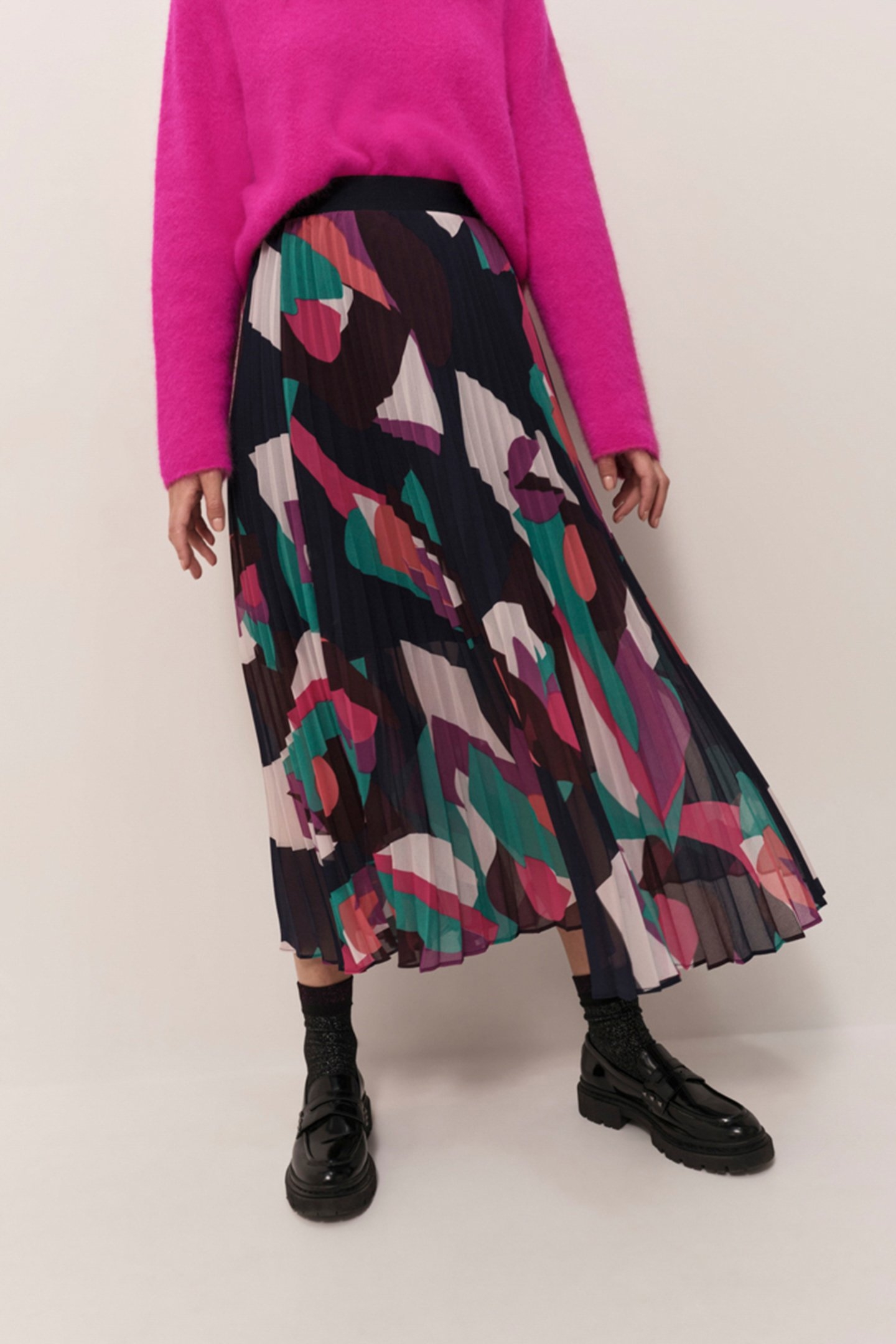 JUNIE - LONG NAVY SKIRT WITH ABSTRACT PRINT 1