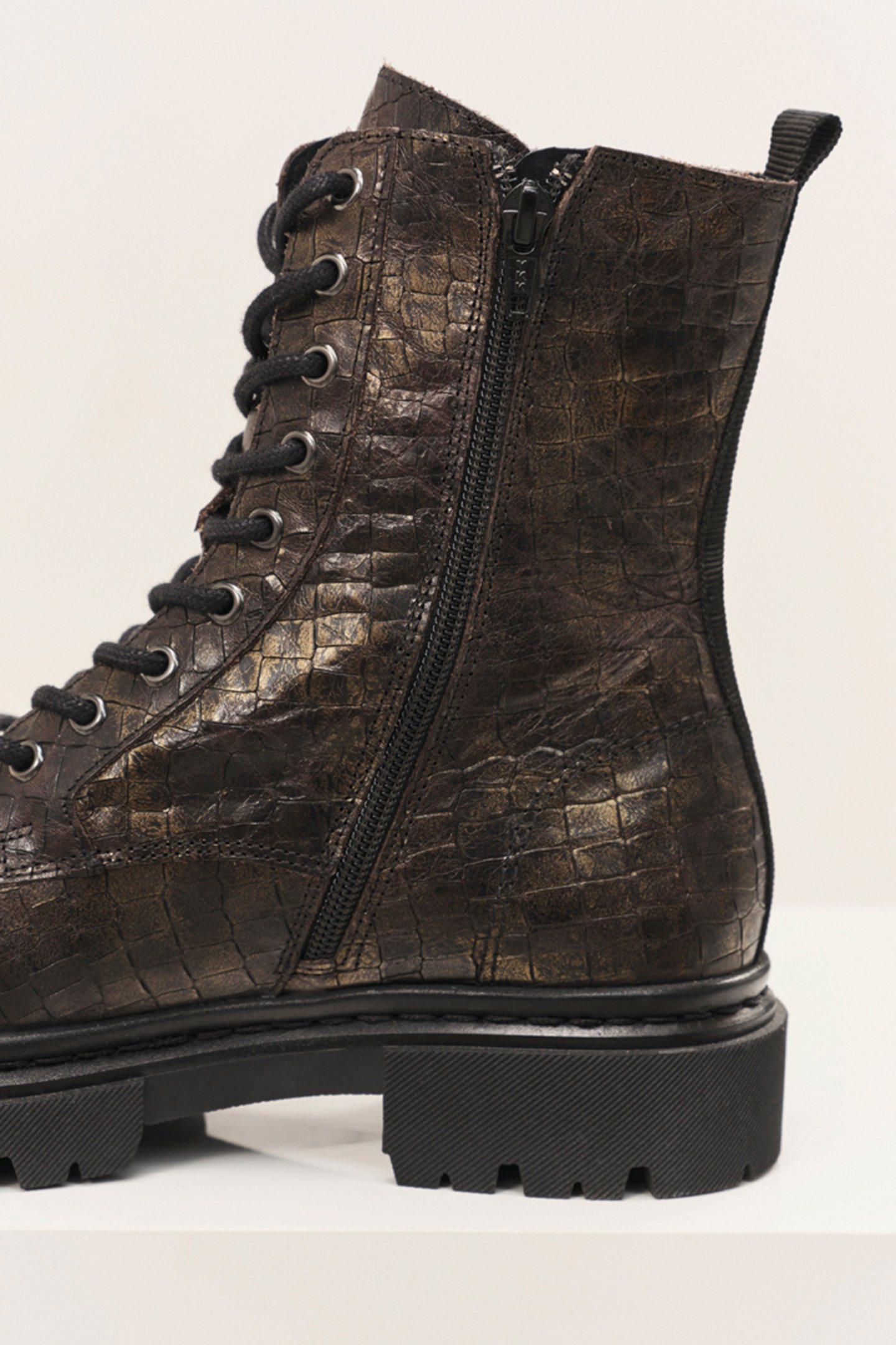 O.MARDA - BLACK AND GOLD LACE-UP BOOTS IN CROCODILE-EFFECT E 4