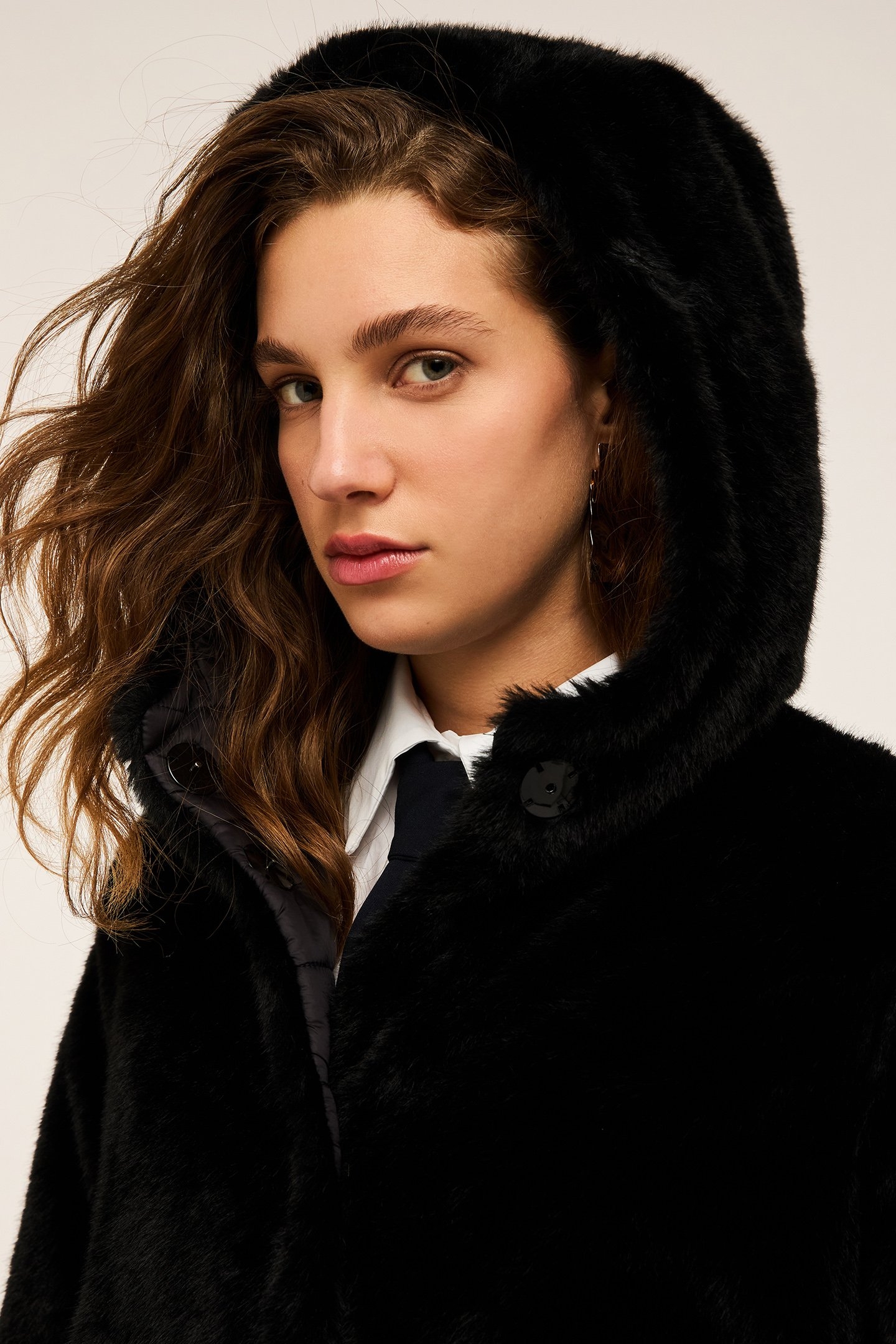 LONG TEDDY CAPE WITH HOOD BLACK 5