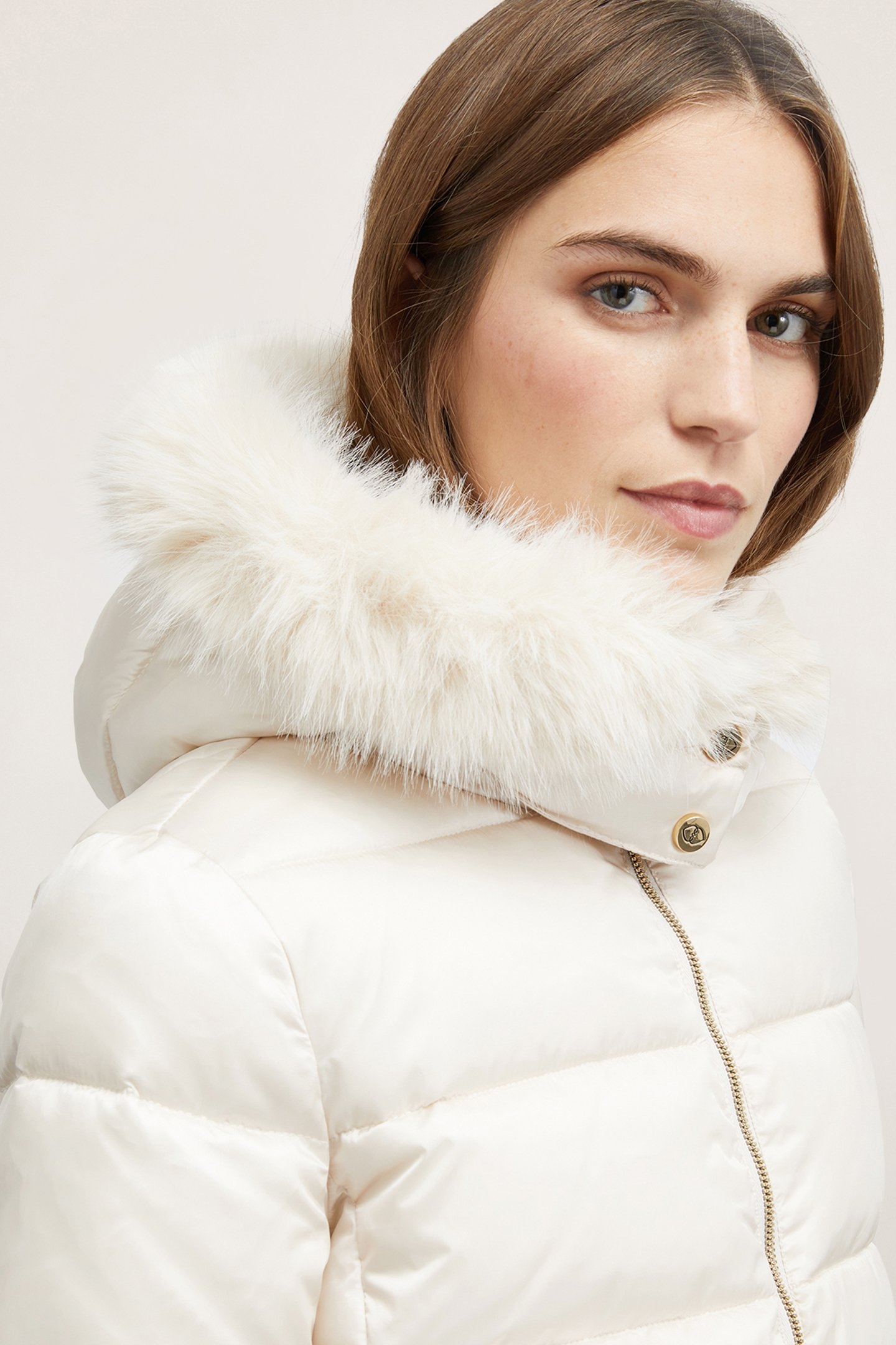 SHORT HOODED DOWN JACKET WHITE 5