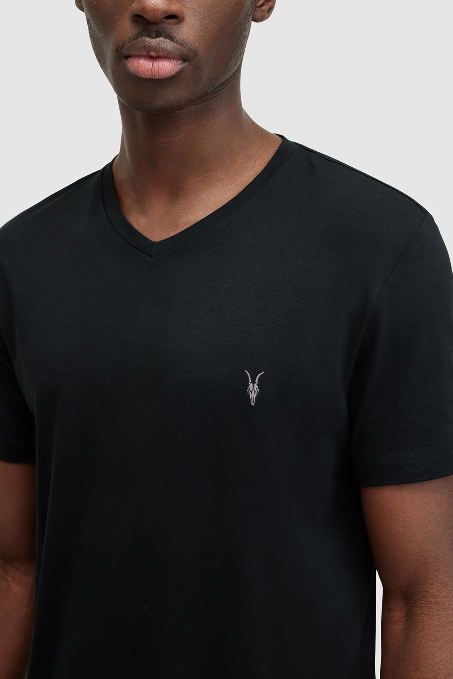 TONIC V NECK JET BLACK 5