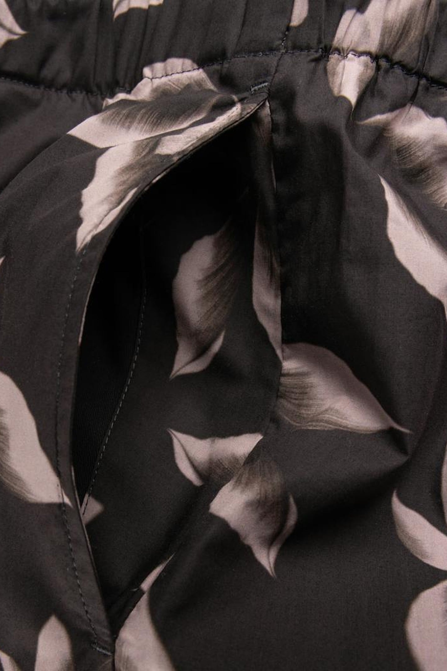 DRIES VAN NOTEN – PIPERI 1003 SHORTS PURPLE 4