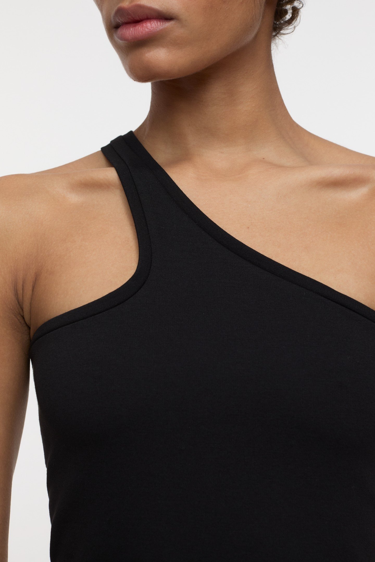 ONE SHOULDER TANKTOP T-SHIRTS BLACK 2