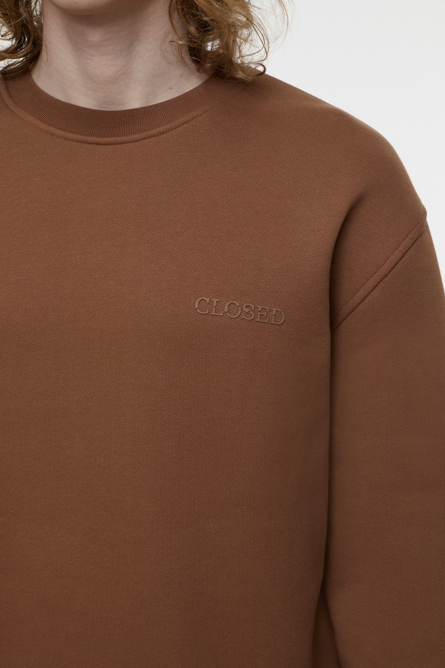 LOGO CREWNECK SWEAT T-SHIRTS CHESTNUT 2