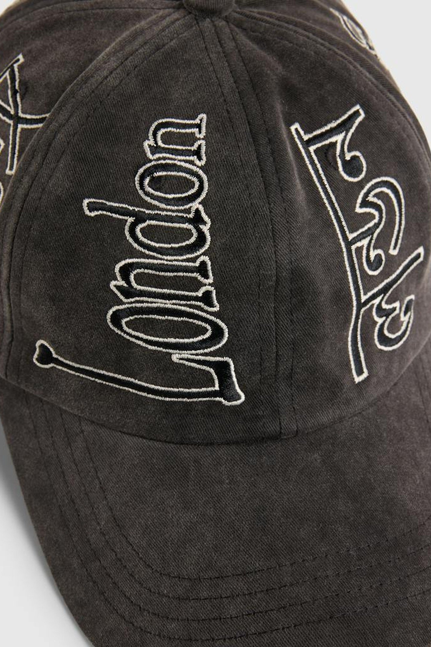 HIGHSNOBIETY – LONDON LANGUAGE CAP 5