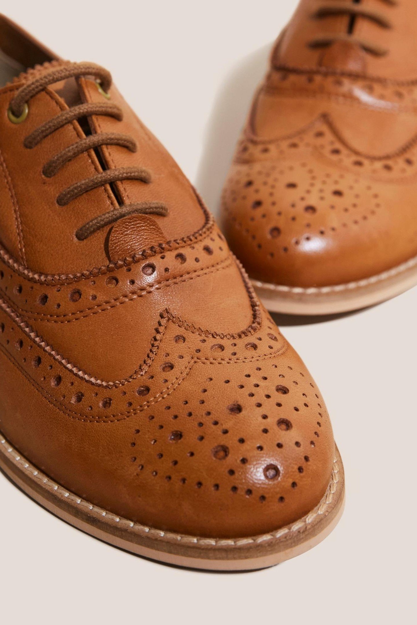 THISTLE LACE UP BROGUE MID TAN 2