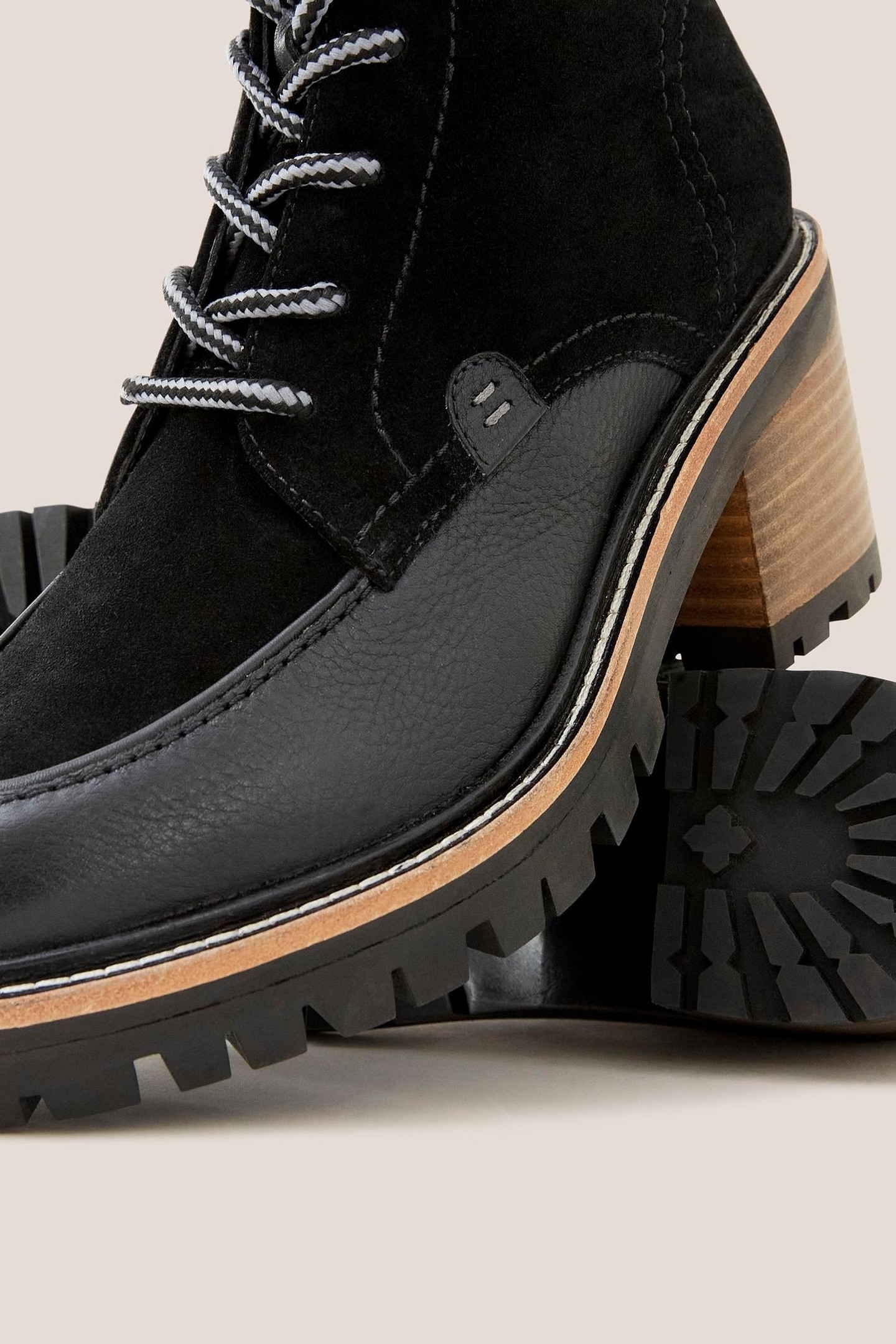 MID HEEL SUEDE LACE UP BOOT PURE BLACK 6