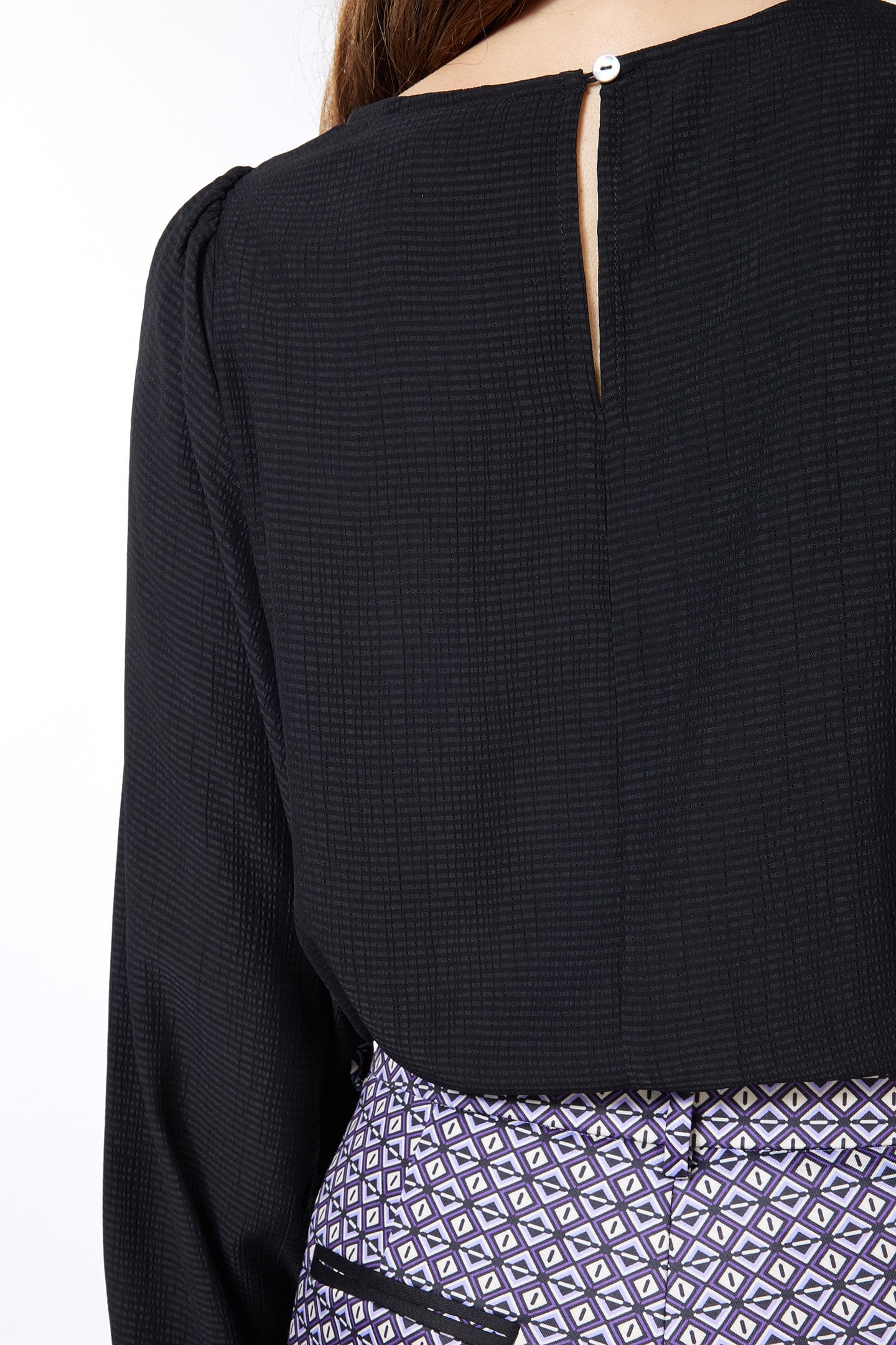 BLOUSE R-NECK STRUCTURE BLACK 4