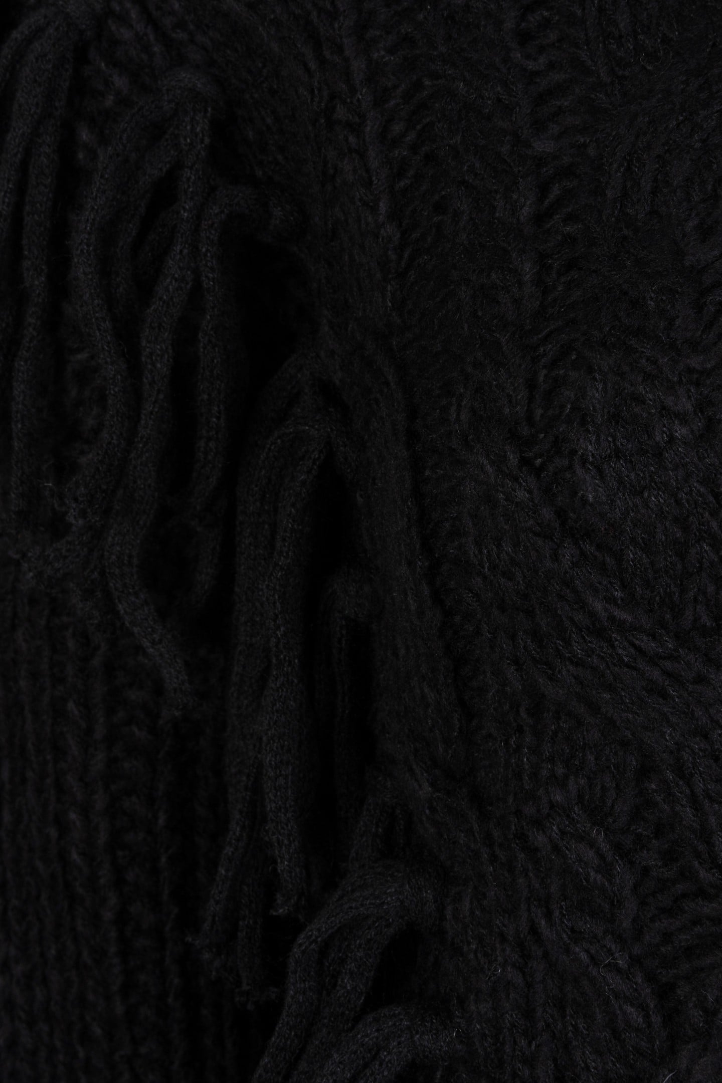 SWEATER CABLE FRINGES BLACK 7