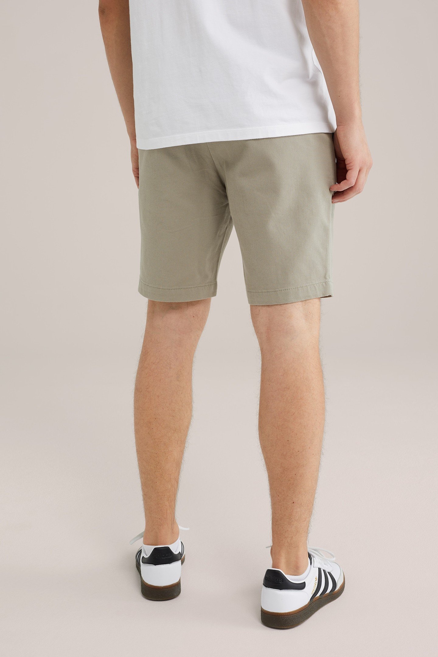 SHORT GREYISH GREEN 4