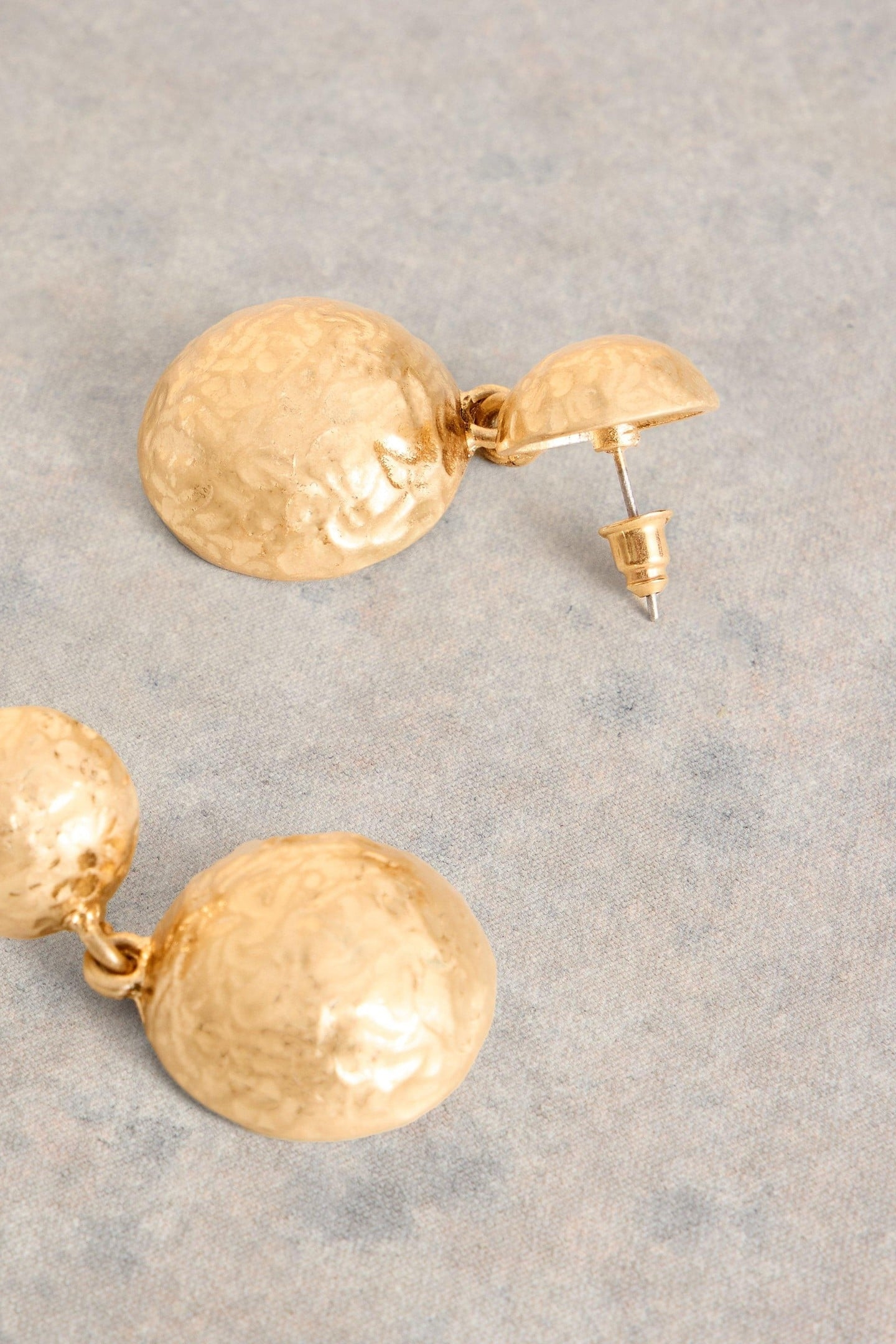 ABELIA EARRING GOLD TONE METALLIC 2