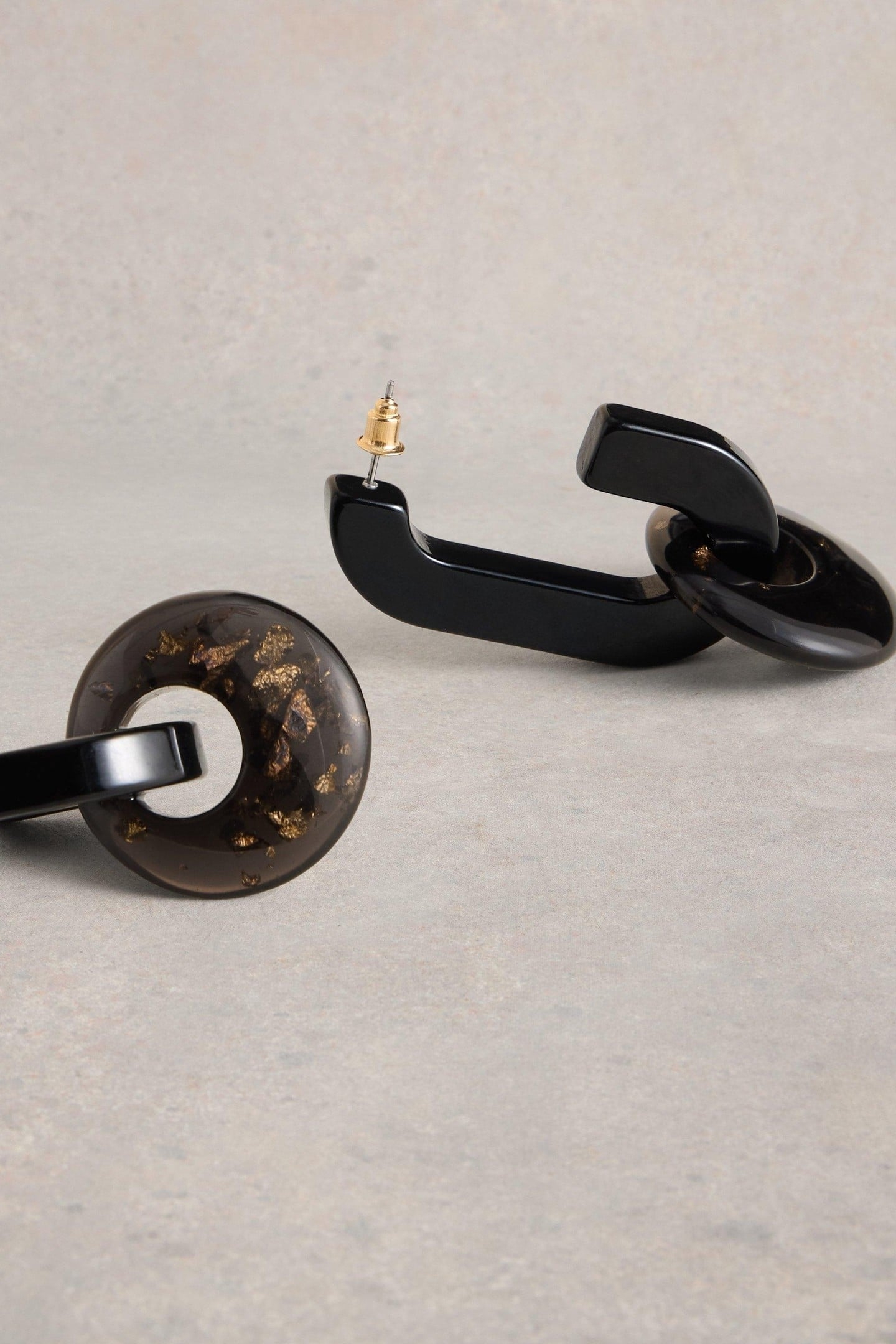 IVY RESIN CHAIN EARRING BLACK MULTI 1