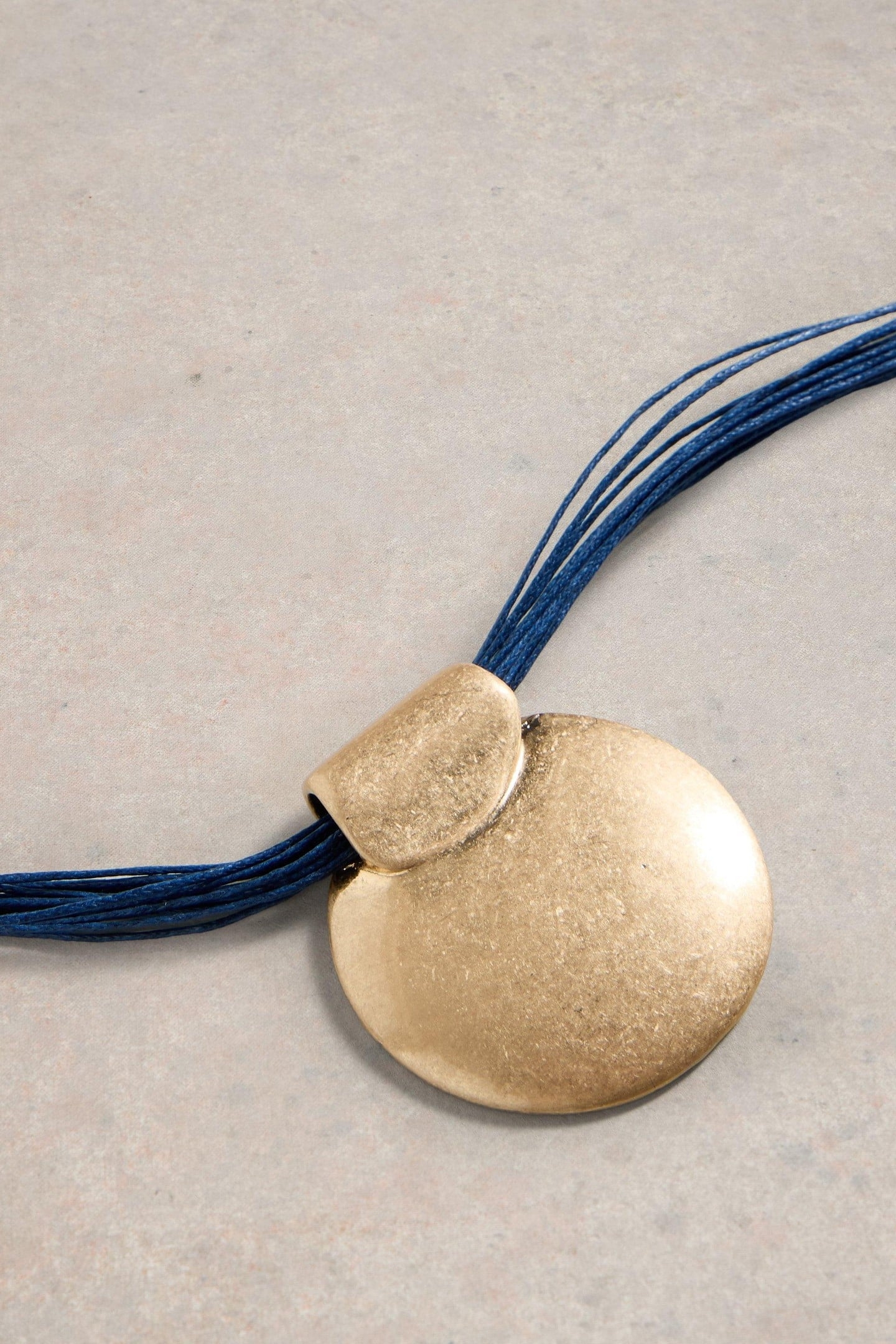 MAPLE DISK NECKLACE FRENCH NAVY 1