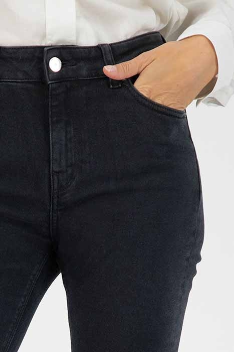 FLARED HAZEN STONE BLACK 6