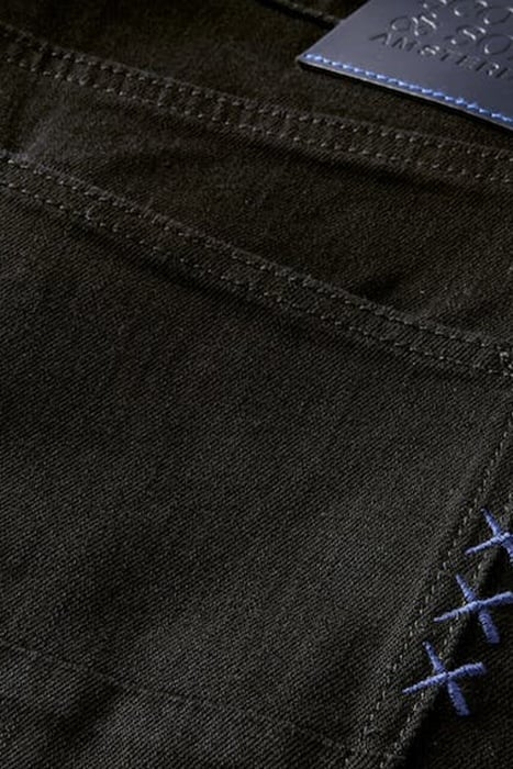 ESSENTIALS RALSTON IN ORGANIC COTTON – STAY BLACK 3