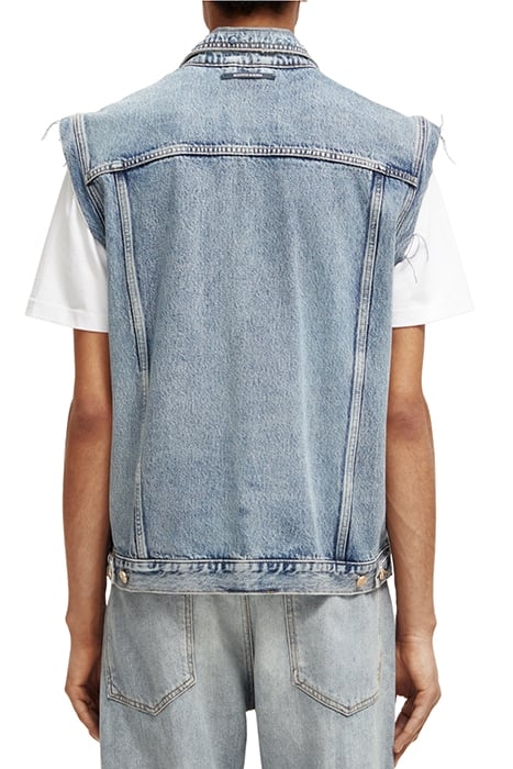 CUT OFF SLEEVELESS DENIM TRUCKER WITH BADGES HEADLINE ACT 2