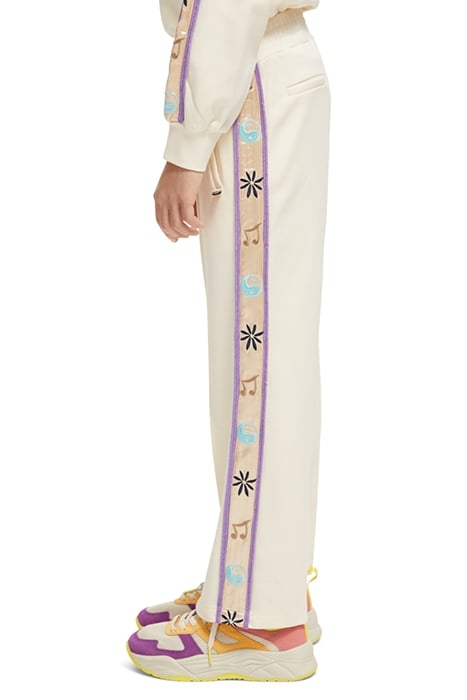 WIDE LEG EMBROIDERED SIDE PANEL SWEATPANTS OFF WHITE 6