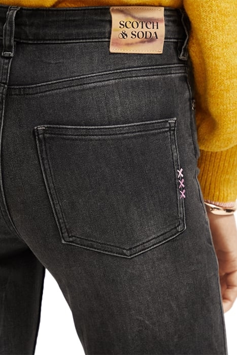 SEASONAL HAUT WITH KICK – HERO BLACK 7