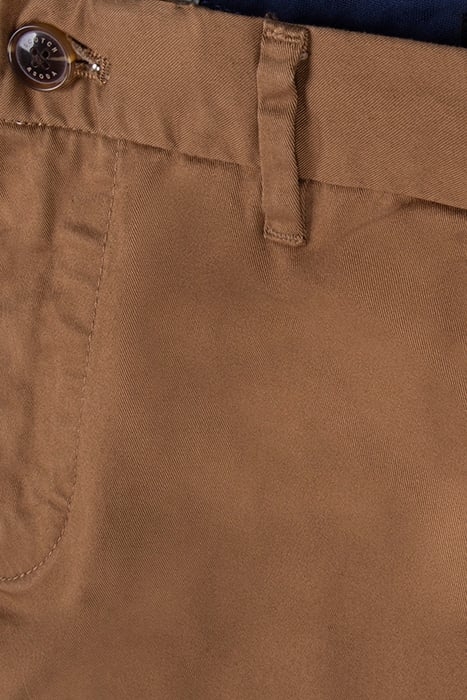ESSENTIALS - MOTT CLASSIC SLIM FIT CHINO WALNUT 3