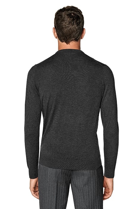 DARK GREY V-NECK DARK GREY 2