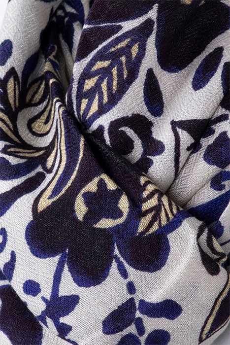 SCARF PRINT OYSTERWHITE WITH CENTREPIECE PRINT 3