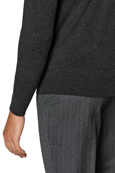 DARK GREY V-NECK DARK GREY 7