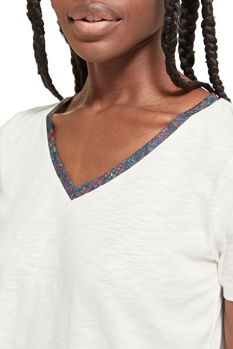 CONTRAST NECKLINE V-NECK T-SHIRT SOFT ICE 6