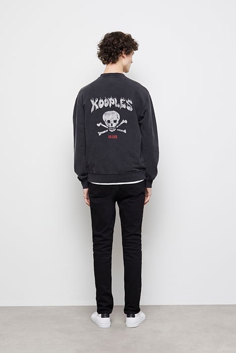SWEAT COL ROND SKULL FLAMES BLACK WASHED 4
