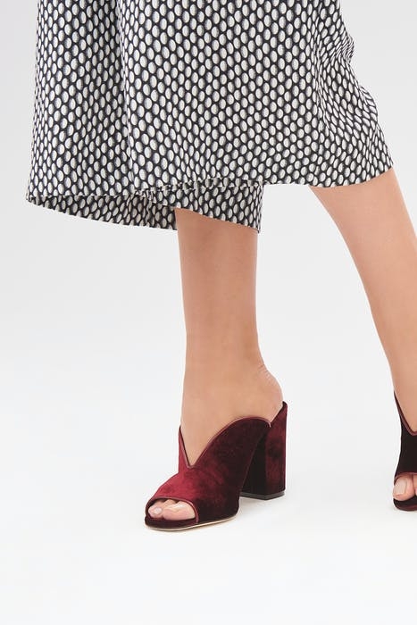 CARMELA MULE BLACK RASPBERRY 2