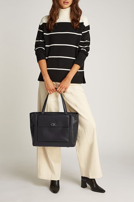CK MEDIUM SHOPPER PVH BLACK 2
