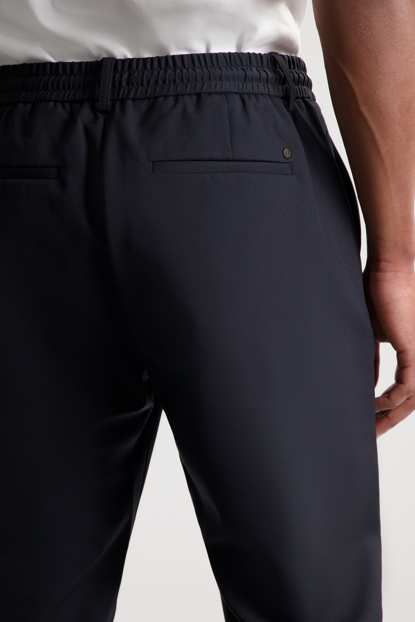 DS_LOGAN TECH CHINO BLACK 7