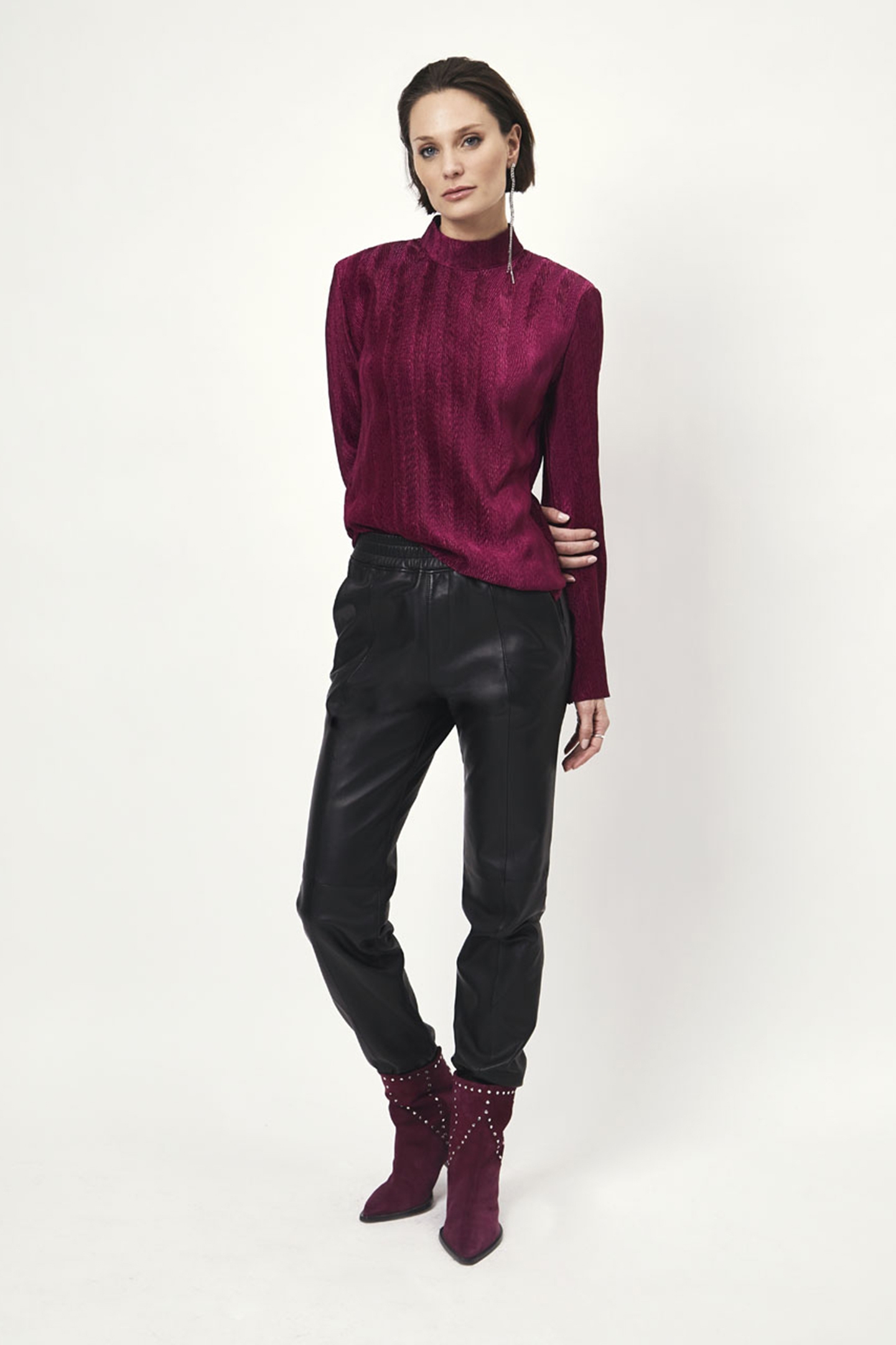 LIZ TURTLENECK TOP WARM PLUM 1