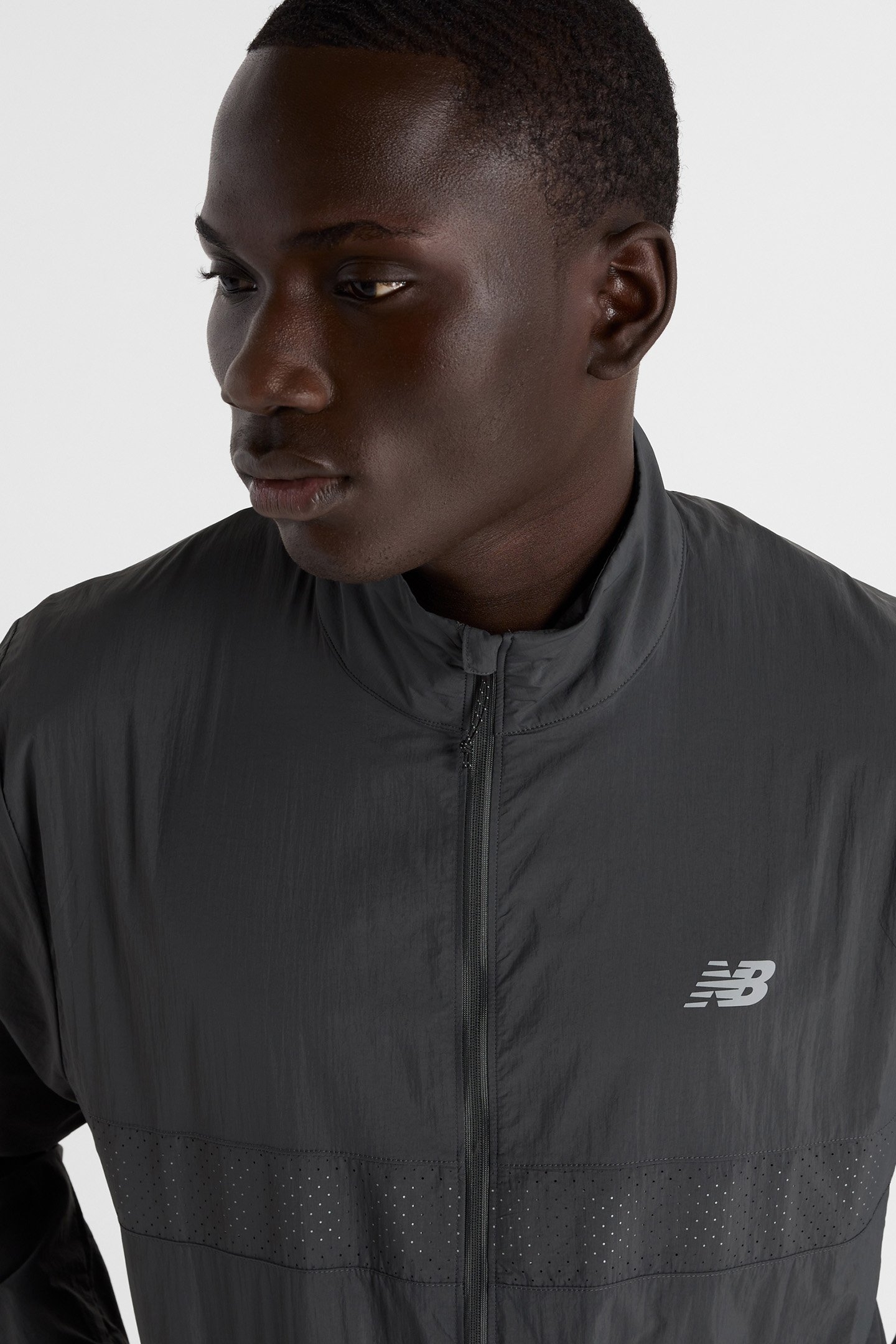 REFLECTIVE PACKABLE JACKET IN BLACK 4