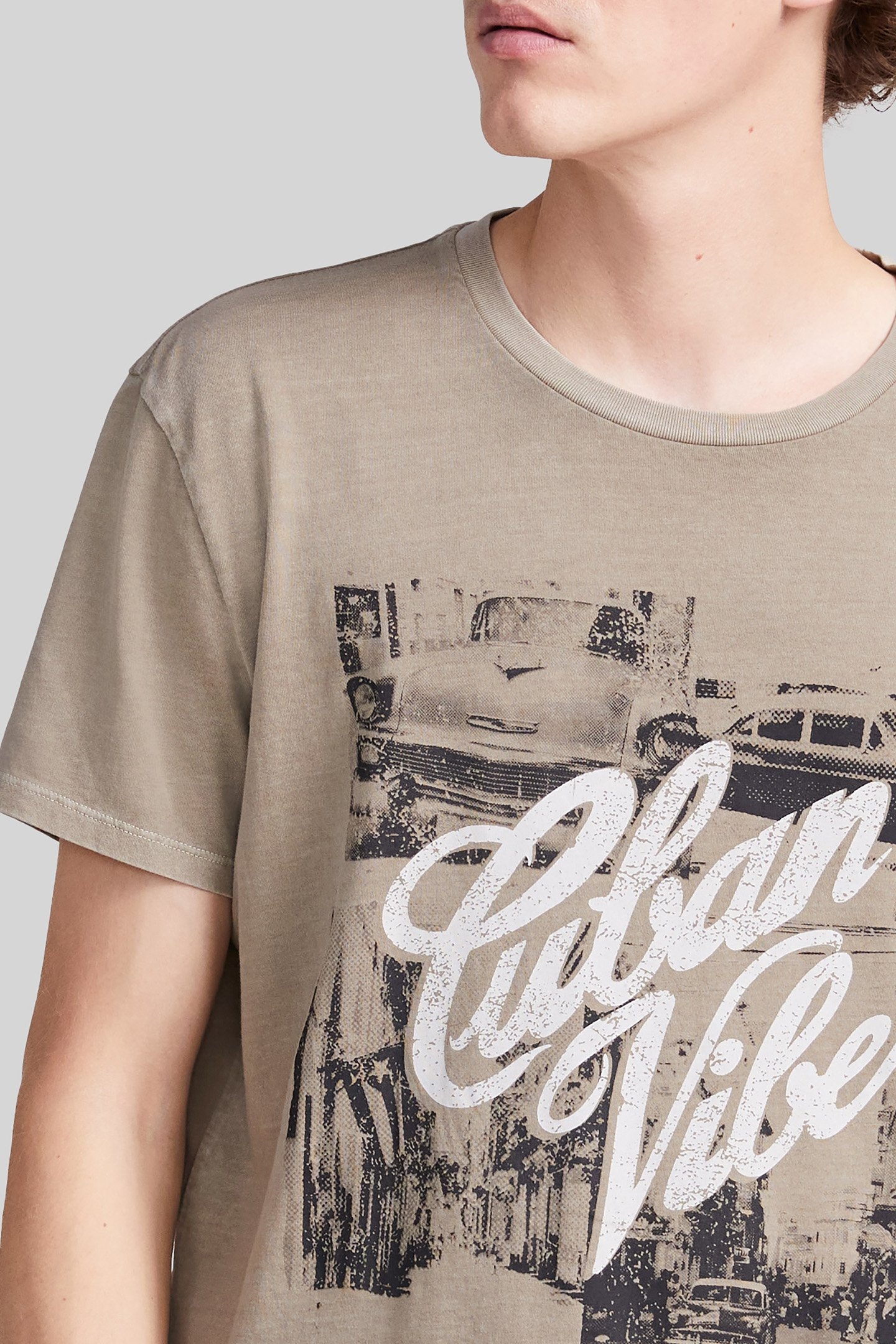 KHAKI ORGANIC COTTON T-SHIRT WITH CUBAN CAR IMAGES 5